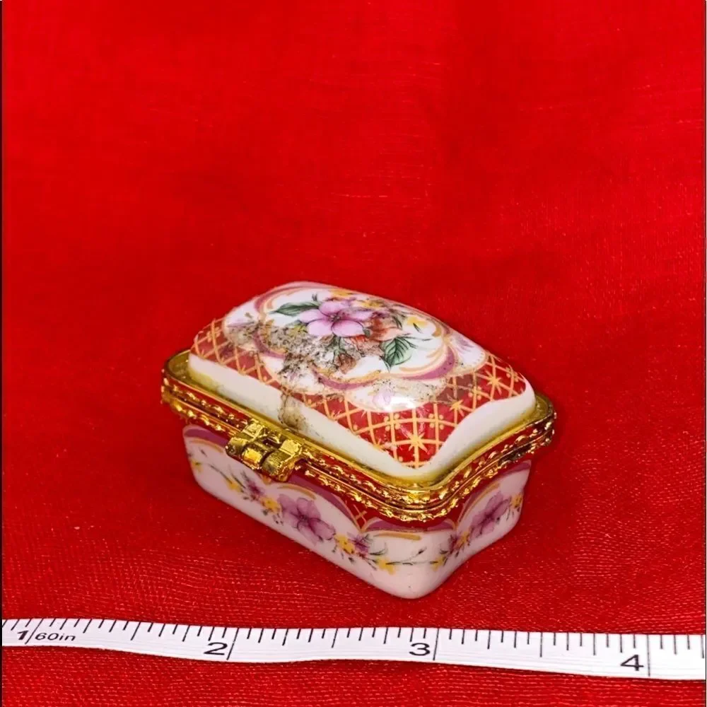 Small rectangle porcelain trinket box with no makers mark